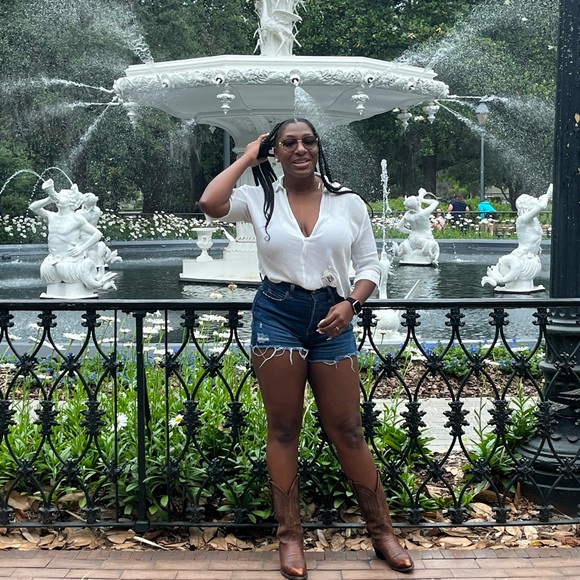 Cristina's Closet🛍 - Picture 10 of 11